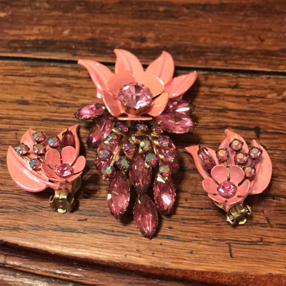 Vintage Jewelry - Juliana? pink iridescent brooch & earring set